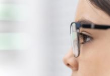 Φοράτε γυαλιά; Ενδεχομένως να σας προστατεύουν από τον κορωνοϊό σύμφωνα με νέα έρευνα